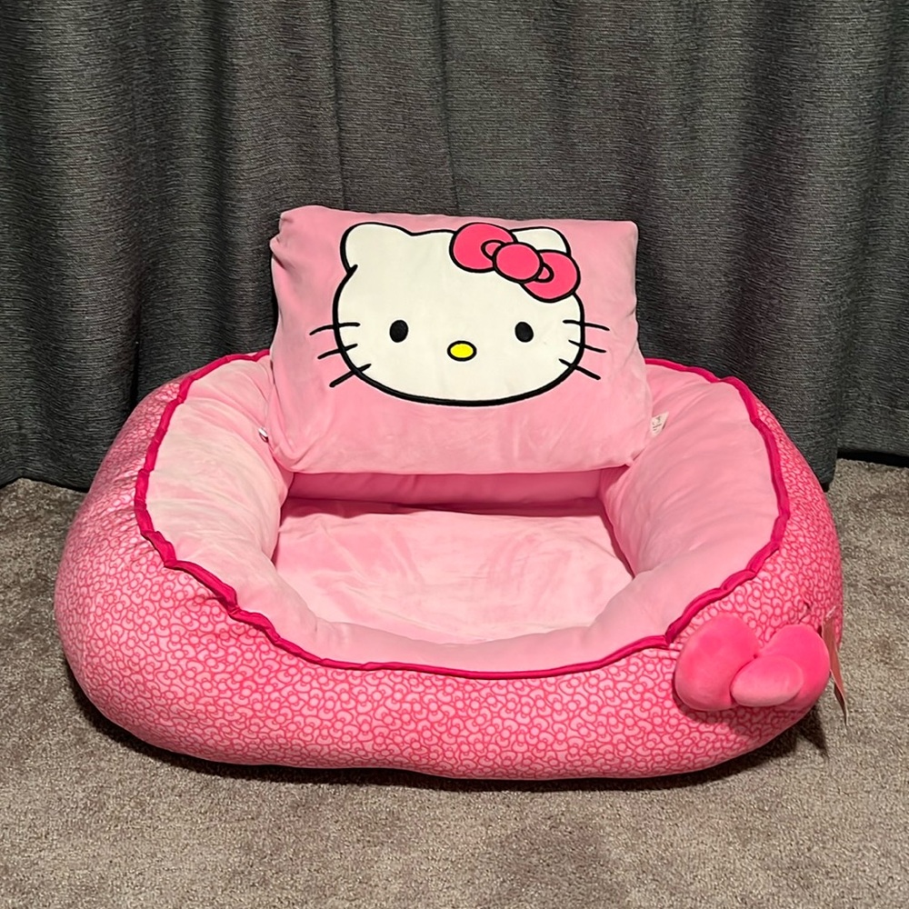 Hello Kitty Pink Pet Bed